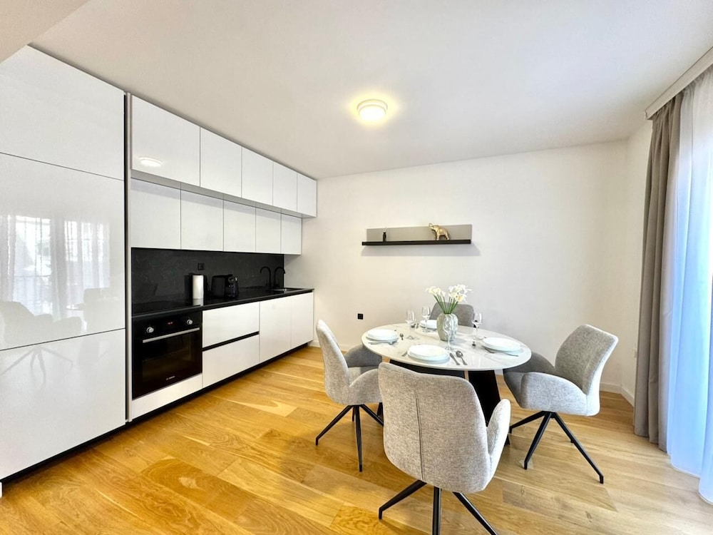 Sunny Bay Apartments