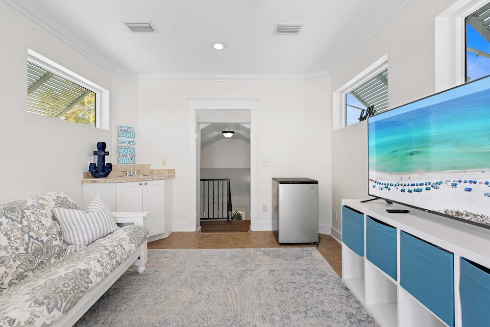 30A Wave and Sea by Avantstay Lagoon Pool, Walk to Beach