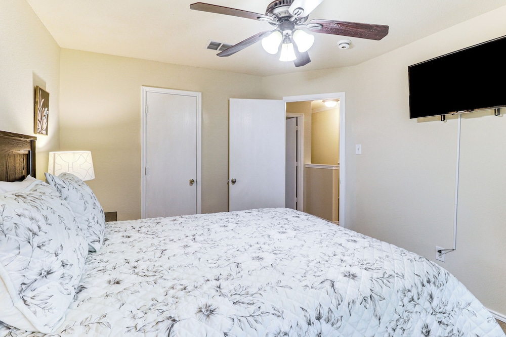 Near At&t Stadium & Six Flags: Texas Family Home!