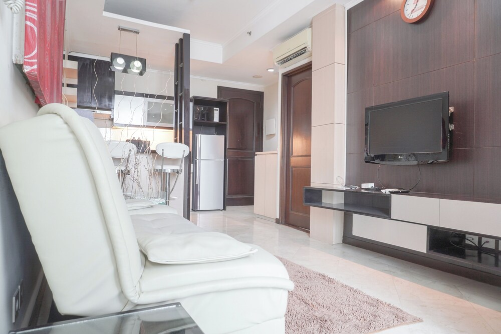 Elegant and Comfy 1BR with Extra Room Apartment at Bellagio Residence