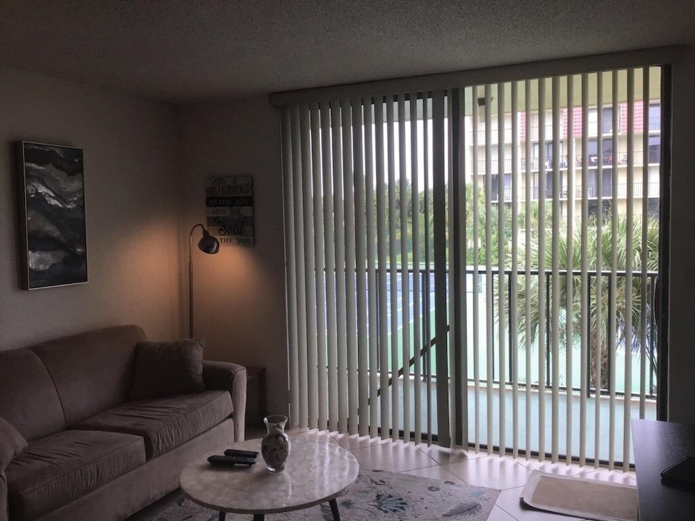 Updated Condo Across The Street From Daytona Beach, Lots Of Amenities 1 Bedroom Condo