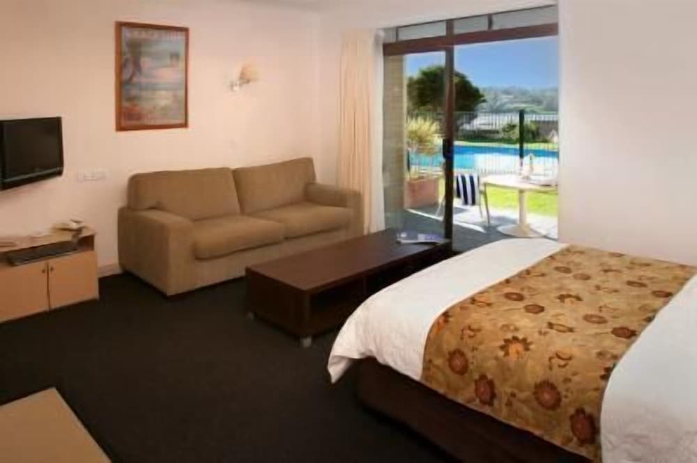 Whale Motor Inn and Restaurant