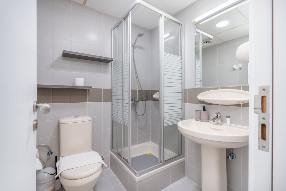 Modern 1-bed With Scenic Golf Course View