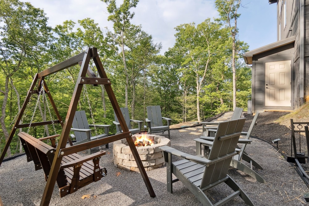 Golden Oaks Cabin 3 Bedroom Home