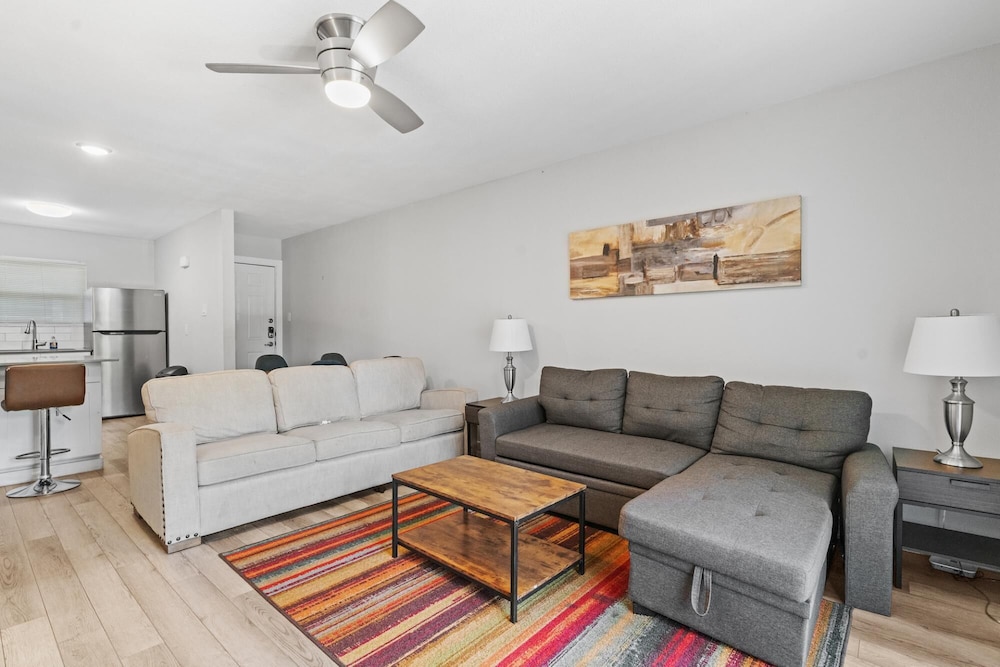Modern 2BR Near UT Hyde Park Evonify - Property Image 4