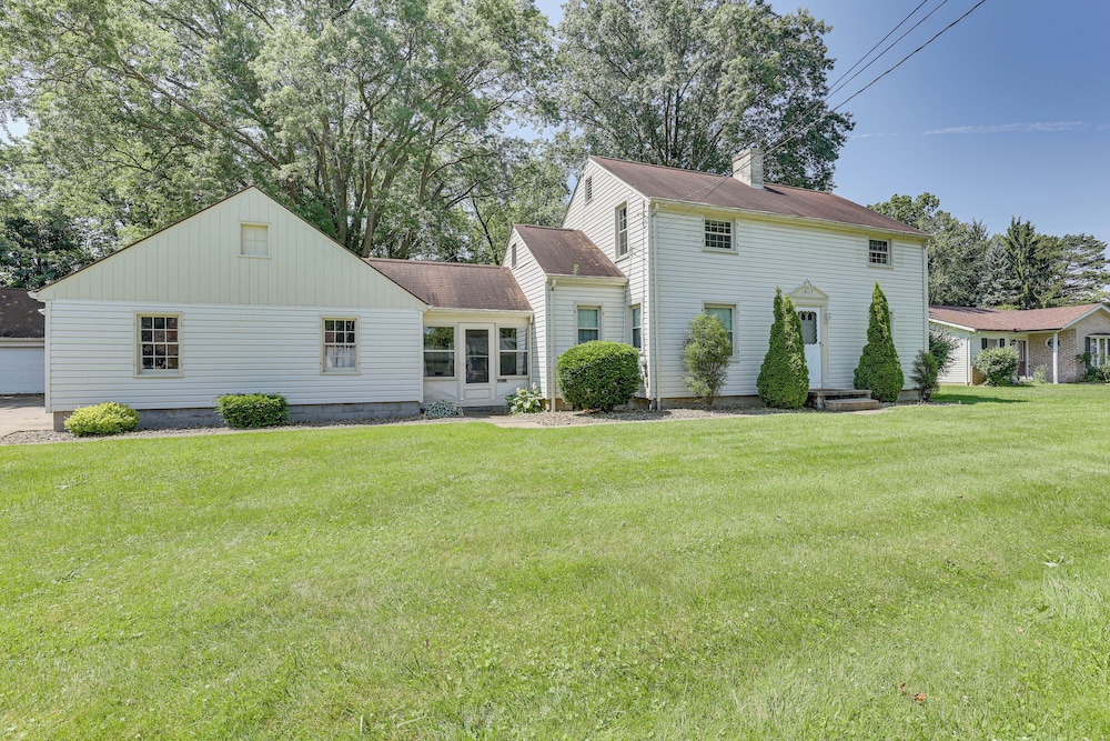 1 Mi to Dtwn Salem: Apt w/ Garage Access!