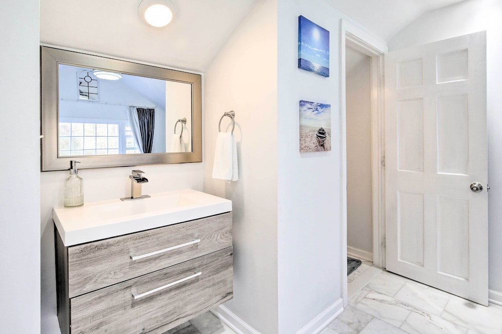 Easton Vacations - Elegant Connecticut Home: Fireplaces, Pet Friendly - Property Image 12