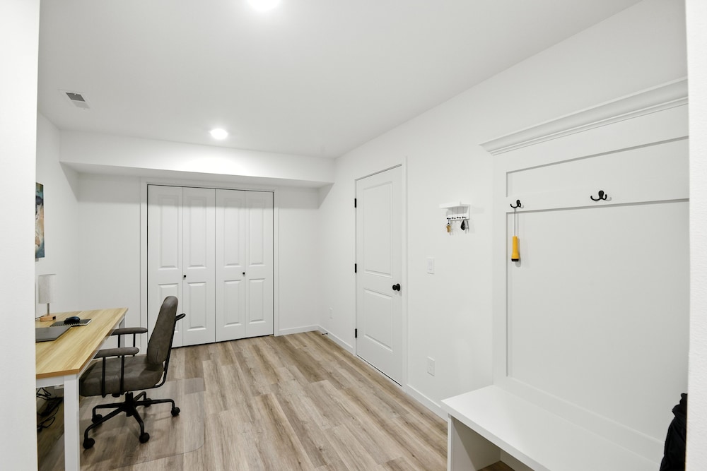 Modern Townhome Retreat In Prime Location 3 Bedroom Townhouse
