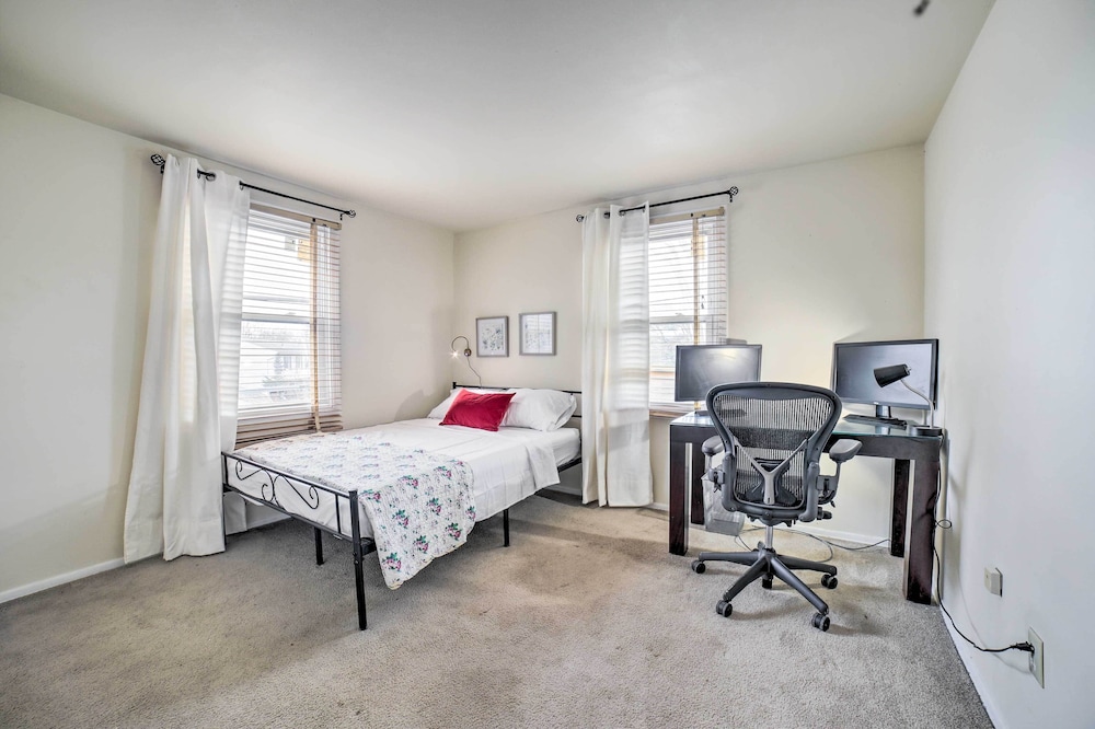 Pittsburgh Vacations - Charming Vacation Rental: 15 Mi to Pittsburgh - Property Image 4