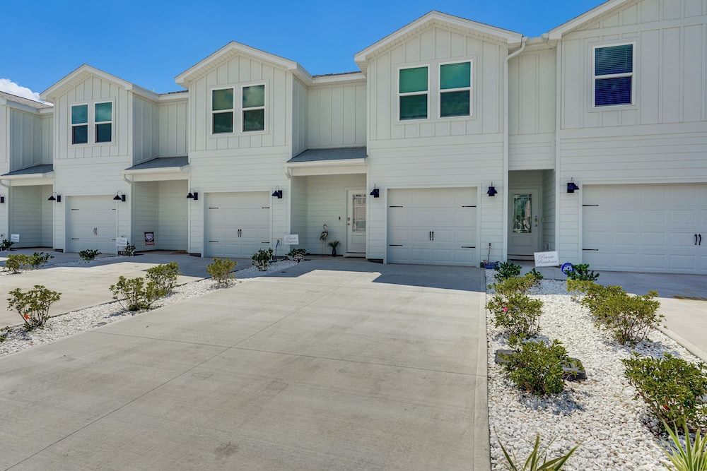Steps to Ocean: Chic Home w/ Patio in Port St Joe!