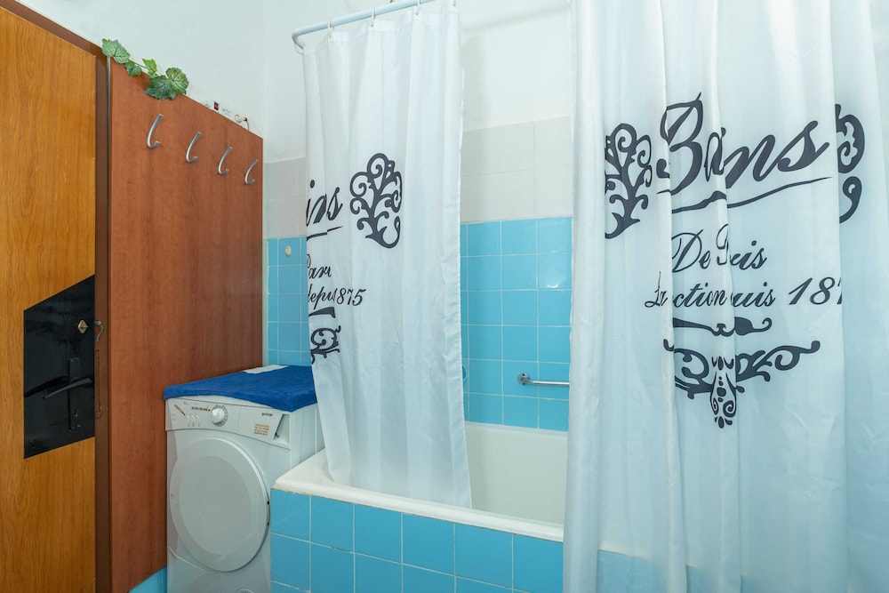 Two Stars Two Beds Downtown Apartment