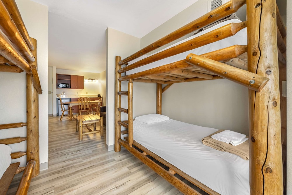 Three Bears Waterpark Resort Near Tomah, Ascend Collection Hotel