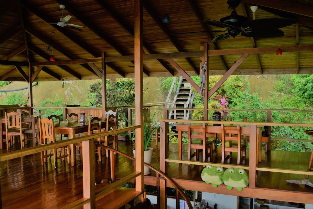 The Lookout Inn Lodge