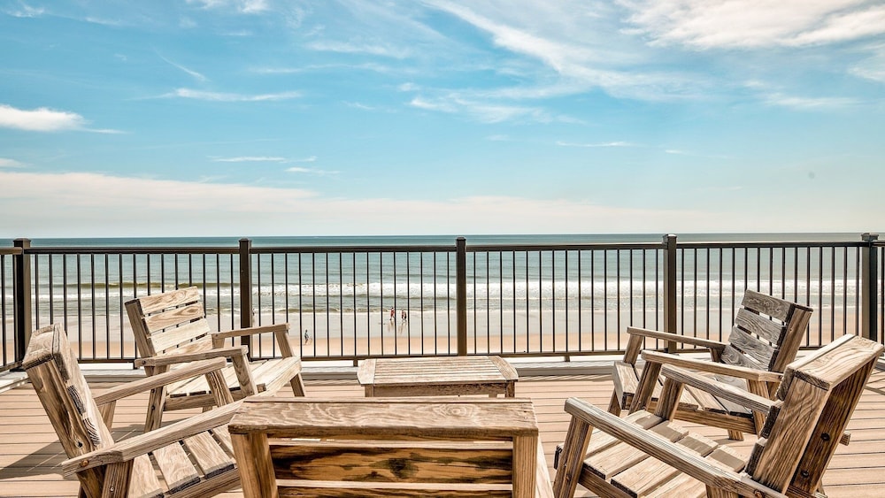 Penthouse Oceanfront Villa At Inlet Point On Litchfield Beach 3 Bedroom Condo by RedAwning