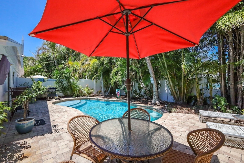 Paradise Palms 3 Bedroom Cottage