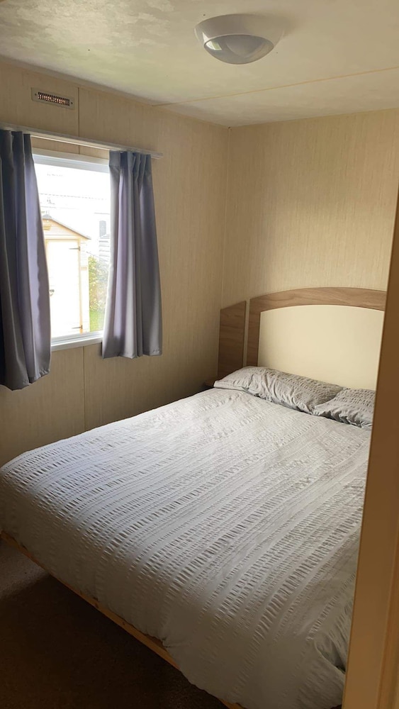 Lovely 3-bed Caravan in Beautiful North Wales view 2