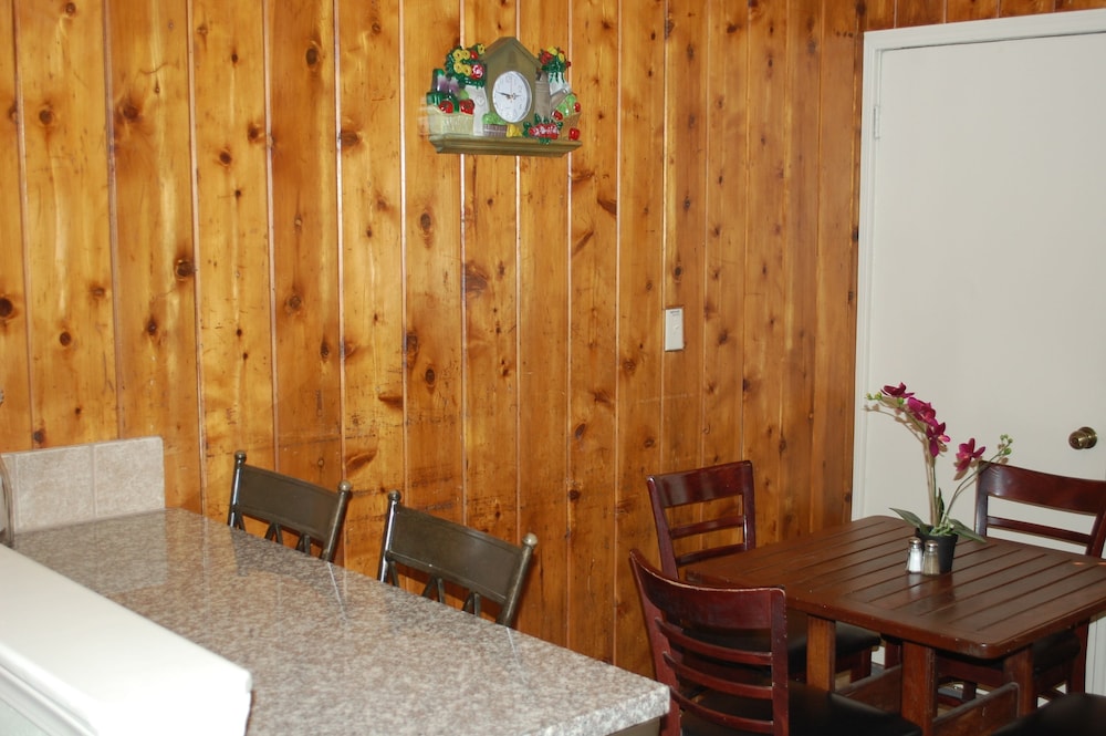 Bishop Vacations - El Rancho Motel - Property Image 53