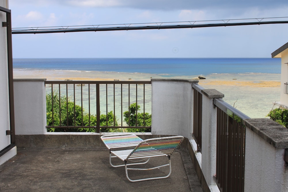 Guesthouse Amami Long Beach view 3