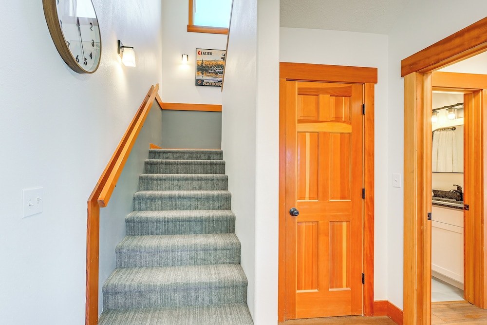 Walk to Flathead Lake: Polson Home w/ Balcony