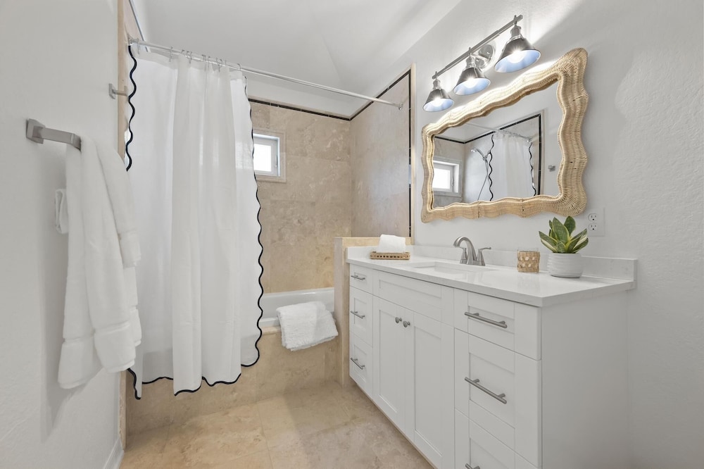 Latitude Adjustment Ami 3 Bedroom Home