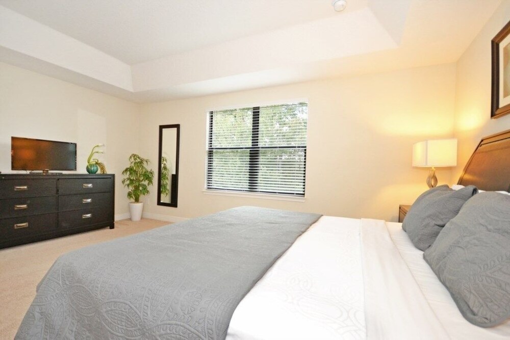 Tropical Fountains 3 Bedroom Condo by RedAwning