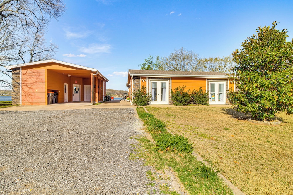 Grove Lake House w/ Boat Dock & Outdoor Spots!