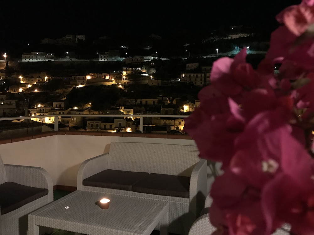 Modica Vacations - Casa Albergo Portale Pirrera - Property Image 7