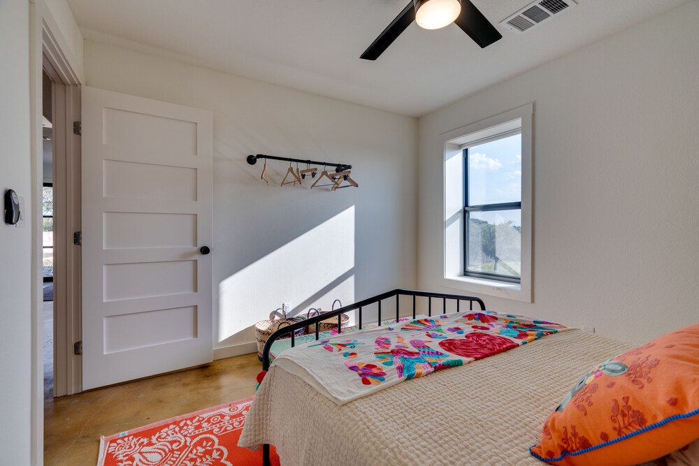 Getaway w/ Fire Pit 5 Mi to Pedernales River! - Property Image 19