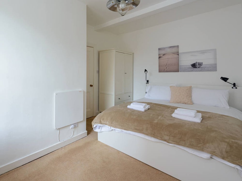 Pebbles Apartment - Heart of Town view 2