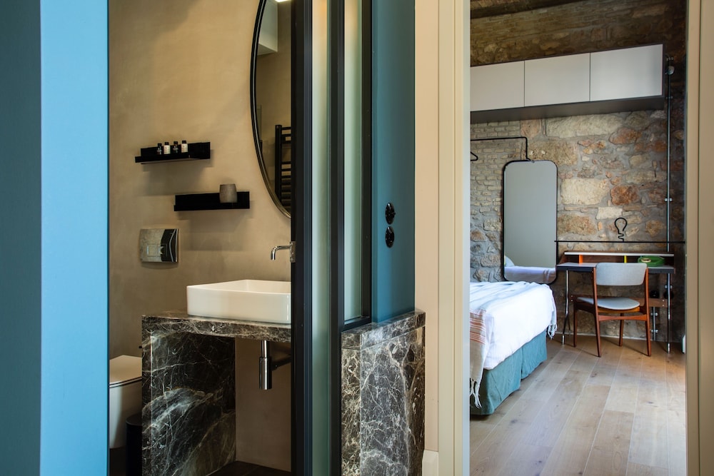 The Foundry Suites