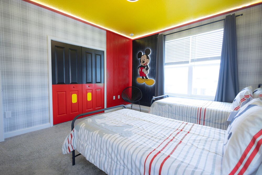 Fantasy Stay in 5 bed at Storey Lake