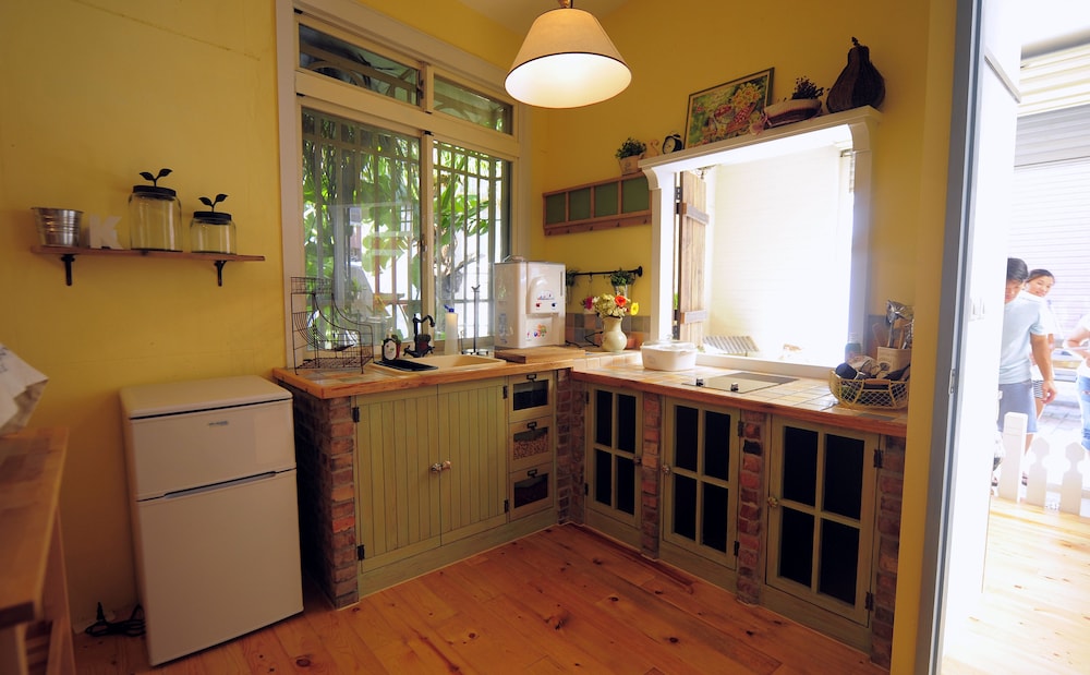 Antique's home