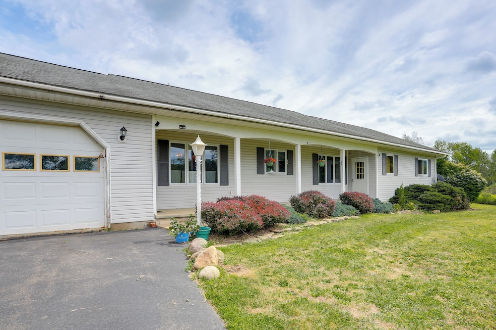 Home w/ Large Yard: 8 Mi to Holiday Valley Resort