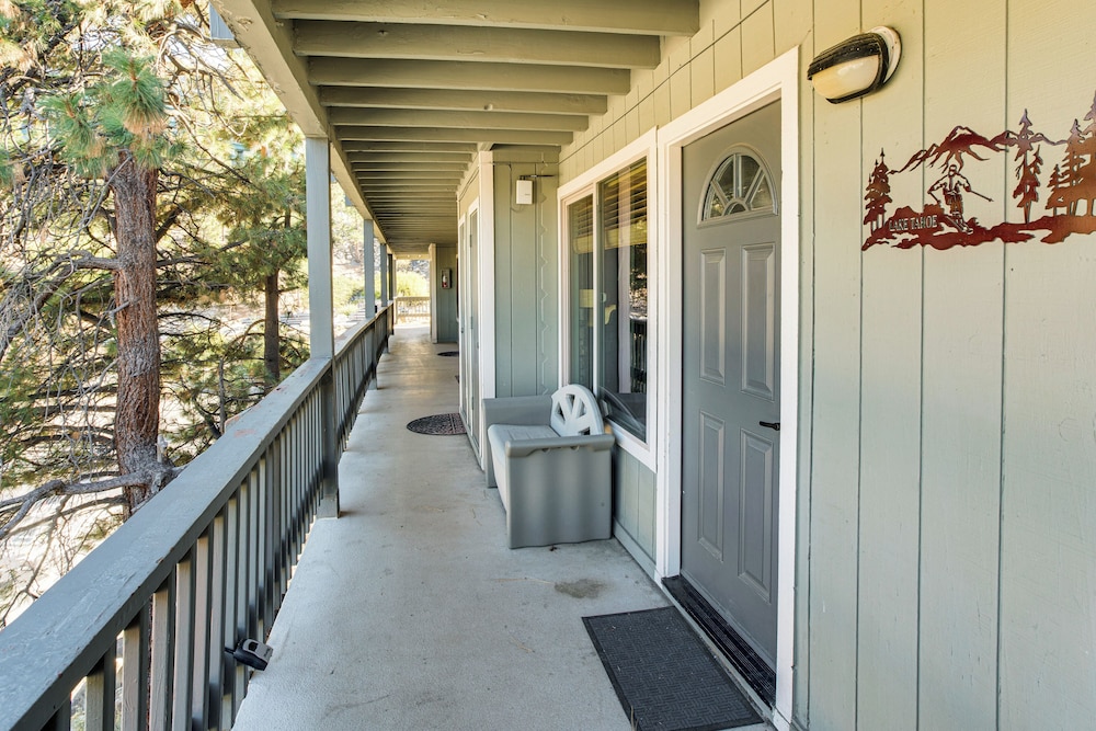 1 Mi to Stagecoach Chairlift: Stateline Condo