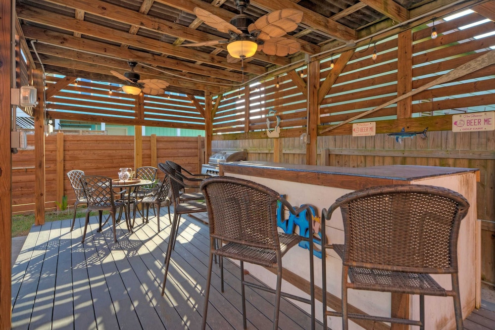 Coastal Retreat w/ Pool, BBQ & Sunset Views Beers and Sunshine by Avantstay