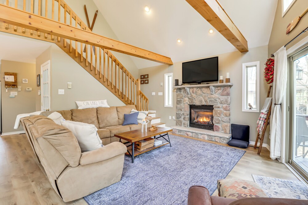 Walk to Lake Harmony: Family Retreat w/ Decks!