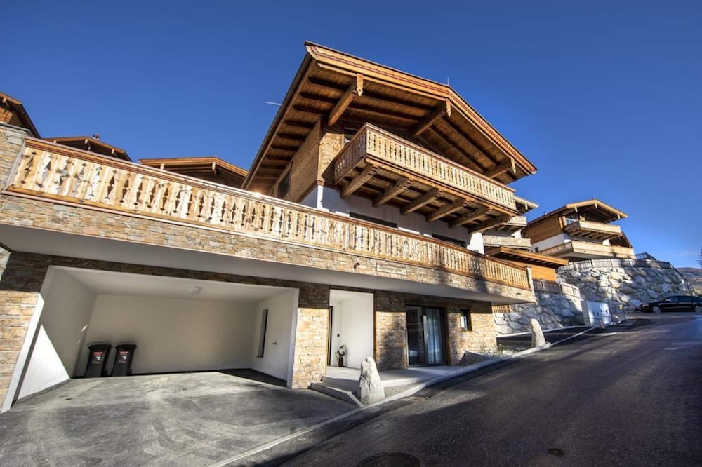 Welcoming Chalet Near Wildkogel Ski Arena