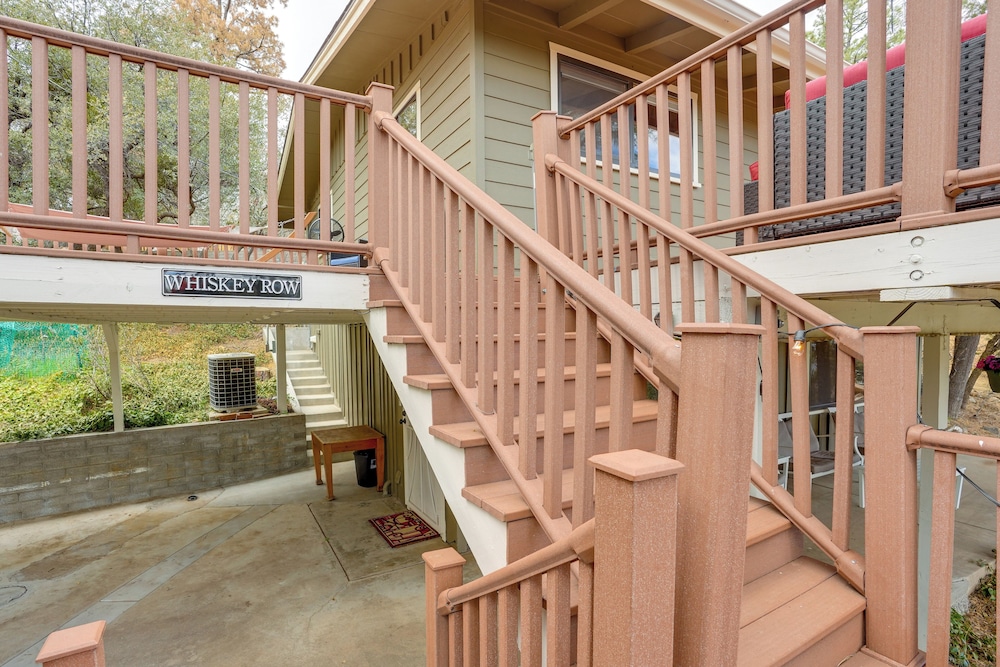 Mtn Views & Multi-level Deck: Prescott Paradise!