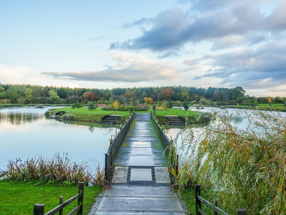Micklemore Lakes and Lodges
