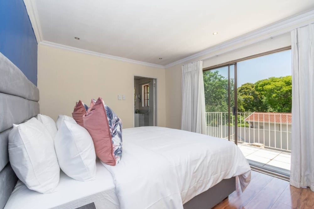 Super Spacious Fun Home! With Pool, Den and Bar