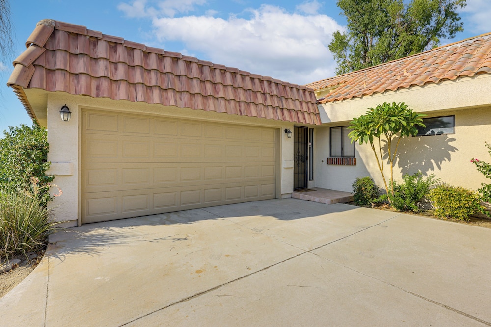 Golf & Swim: Country Club Condo in Palm Desert