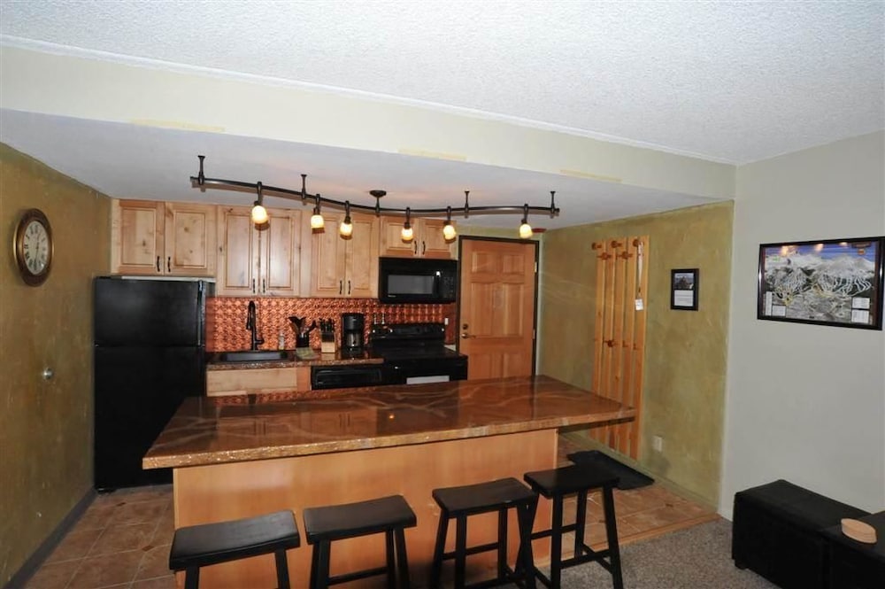 Trail's End 509 Downtown Condos with on-site Hot Tub