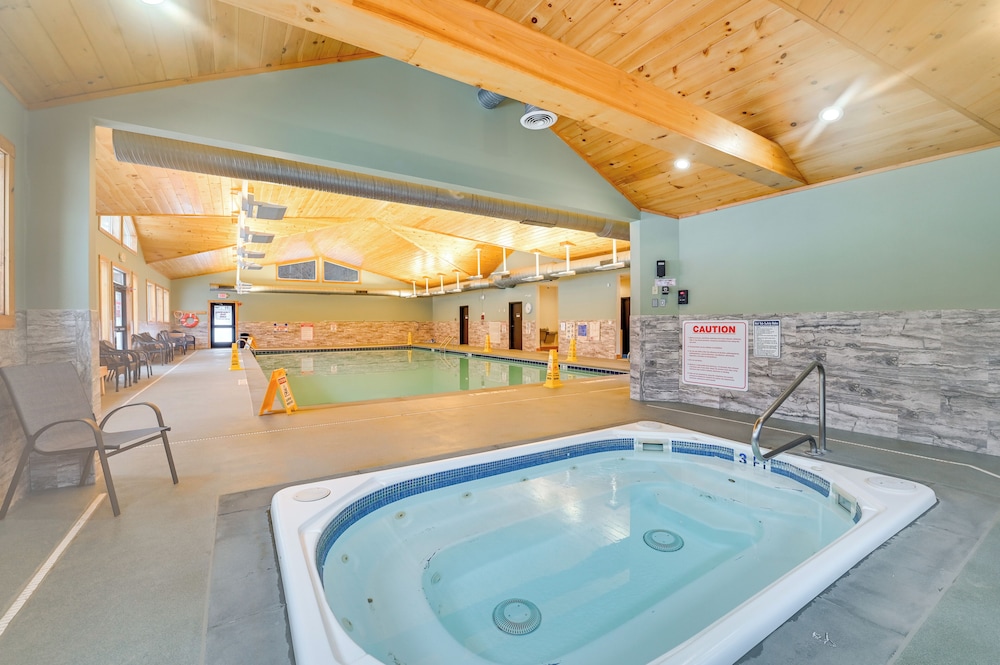 Walk to Ski Lift: Family-friendly Windham Townhome