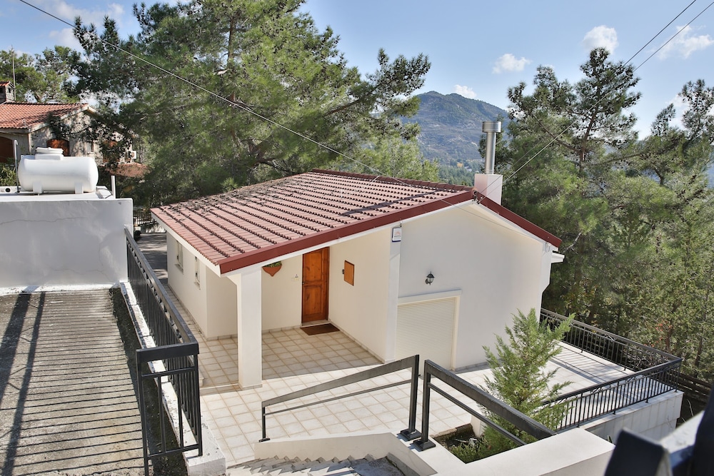 Hotel Nestor Hillside Moniatis House - Image 1