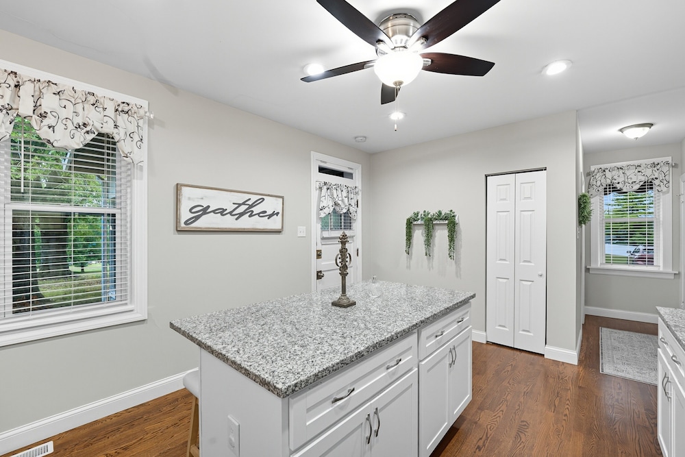 St. Louis Retreat With Game Room & Yard 3 Bedroom Home