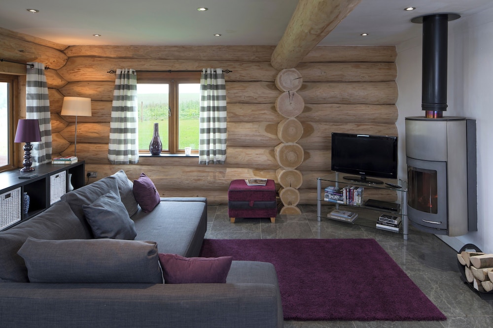 Traditional Scandinavian/north American Log Home