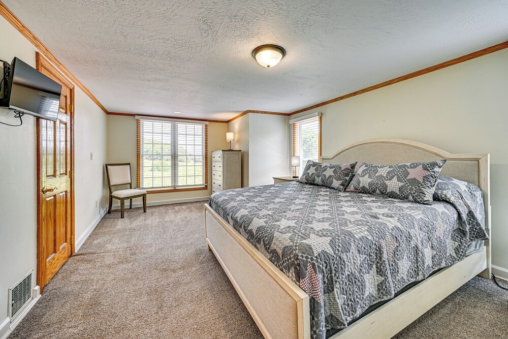 Rural & Private Dover Retreat: Close to Wineries!