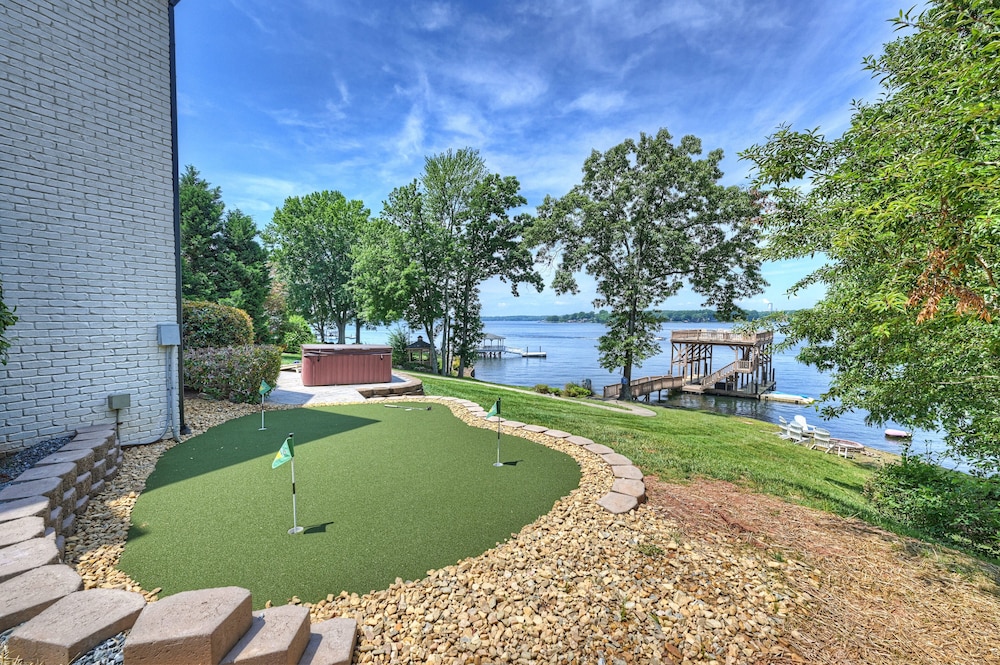 Make a Big Splash in 7BR Lake Norman Home!