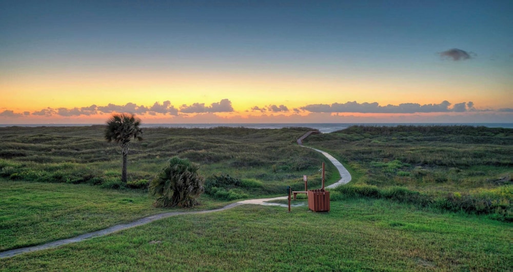Beachfront Condo w/ Ocean View, 2 Pools, Boardwalk to the Beach Island Getaway