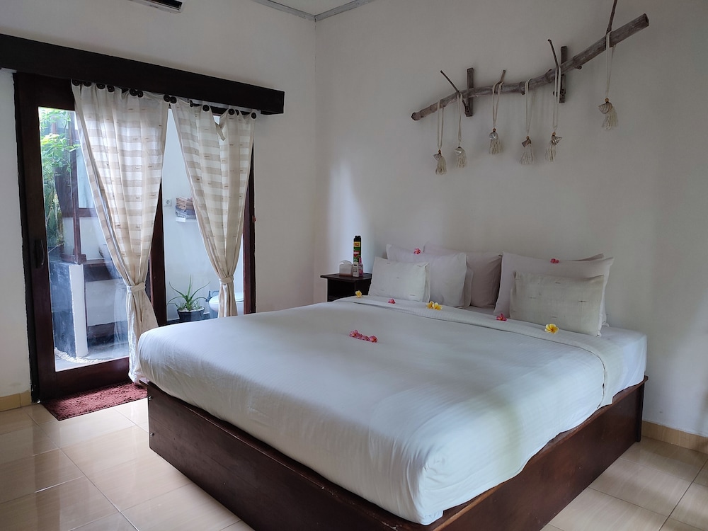 The This-Kon Gili Meno view 3